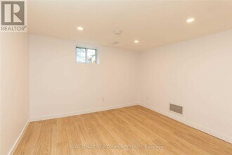 1370 Woodbine Ave in Toronto, ON - Building Photo - Building Photo