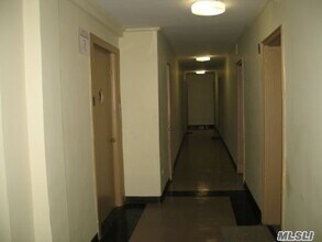 87-20 175th St-Unit -2J in Queens, NY - Building Photo - Building Photo