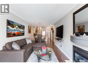 332 Lonsdale Ave in North Vancouver, BC - Building Photo - Building Photo