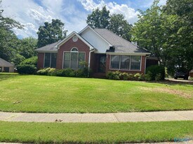 203 Glenridge Ct SW in Huntsville, AL - Building Photo