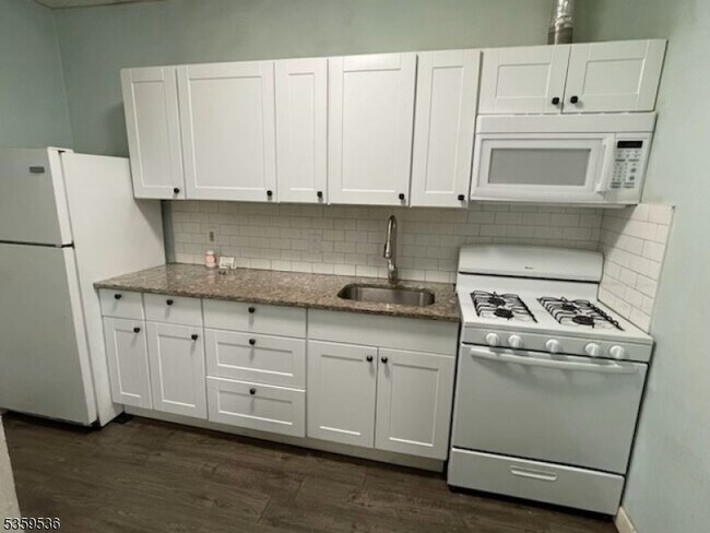 property at 485 87 Somerset St