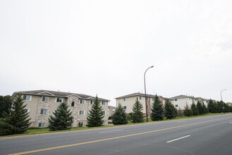 College Station in Mankato, MN - Foto de edificio - Building Photo