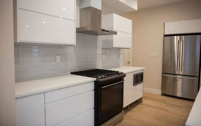 14 Willis St, Unit 1 in Boston, MA - Foto de edificio - Building Photo