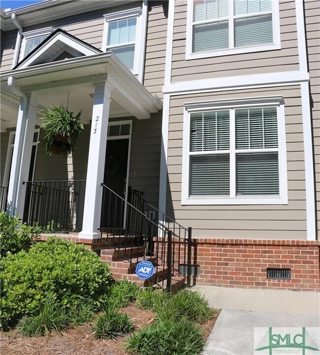 213 Lakeview Dr in Pooler, GA - Building Photo