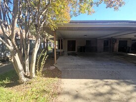 2109 Fleur De Lis Ct in Arlington, TX - Building Photo