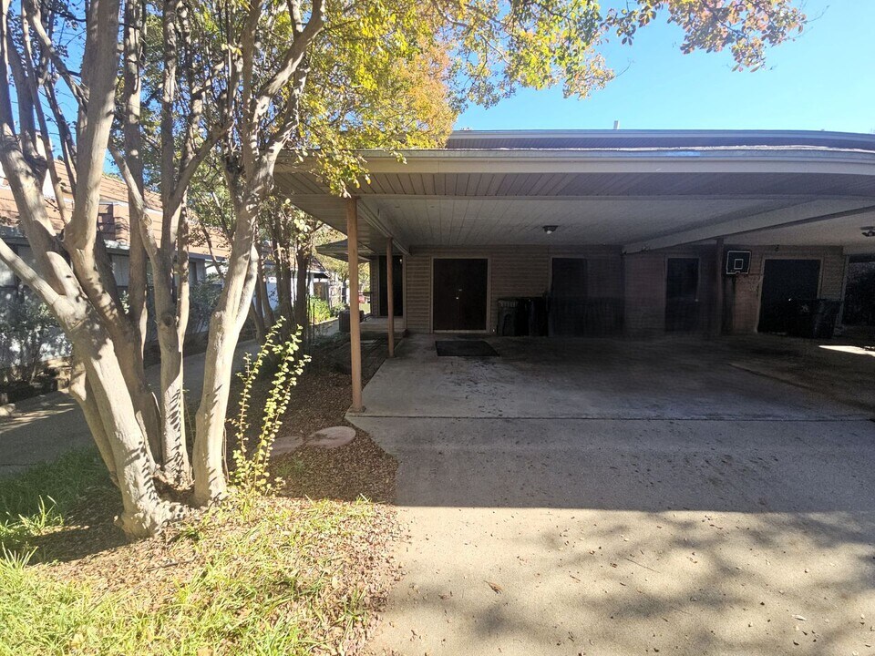 2109 Fleur De Lis Ct in Arlington, TX - Building Photo