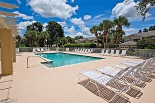 12081 Summergate Cir in Ft. Myers, FL - Building Photo