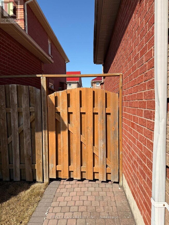 268 Highglen Ave in Markham, ON - Building Photo - Building Photo