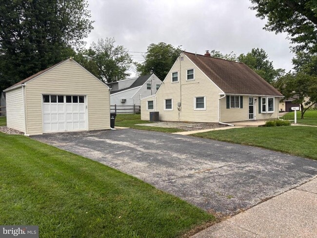 64 Valley Rd in Phoenixville, PA - Building Photo - Building Photo