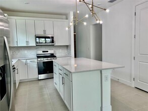 10478 Sea Breeze Rdg Dr in Englewood, FL - Building Photo - Building Photo