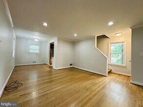 2500 Lake Ave in Cheverly, MD - Foto de edificio - Building Photo