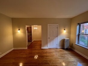 1347 1/2 W Touhy Ave in Chicago, IL - Building Photo - Building Photo