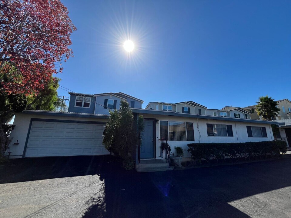 564 7th St in Imperial Beach, CA - Building Photo