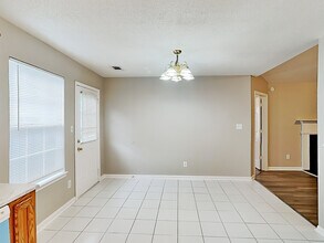 276 Village Dr in Mcdonough, GA - Foto de edificio - Building Photo