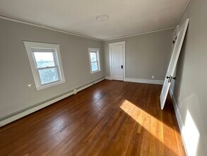 21 Carney St in Medford, MA - Building Photo - Building Photo