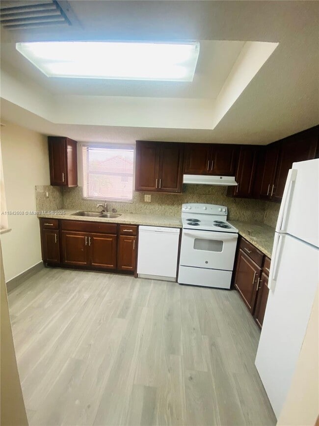 11810 SW 80th St in Miami, FL - Building Photo - Building Photo