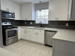 11610 Cypresswood Dr in Houston, TX - Building Photo - Building Photo