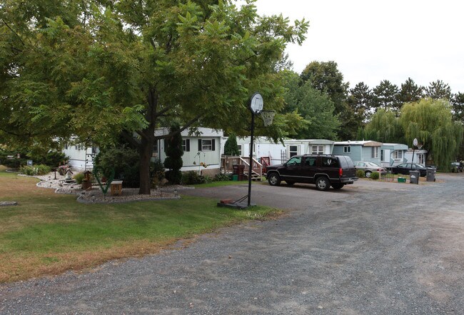 Valley View Mobile Home Court in Dresser, WI - Building Photo - Building Photo