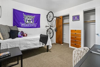 Harrison Heights - STUDENTS ONLY, AGES 18-30 in Ogden, UT - Foto de edificio - Building Photo