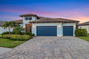 3721 Sapphire Cv Cir in Naples, FL - Building Photo