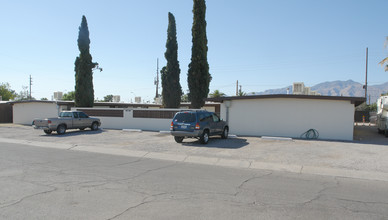 Helen St Apartments in Tucson, AZ - Building Photo - Building Photo