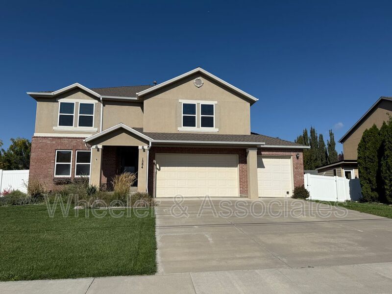 1584 W Galbraith Ln in Kaysville, UT - Building Photo