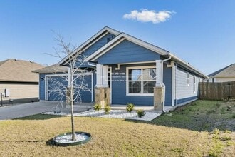 123 Navidad River Dr in Hutto, TX - Foto de edificio - Building Photo