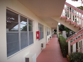 246 Camden K, Unit camdenk in West Palm Beach, FL - Building Photo - Building Photo