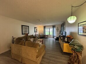 1287 Lingen Ave NW in Palm Bay, FL - Foto de edificio - Building Photo