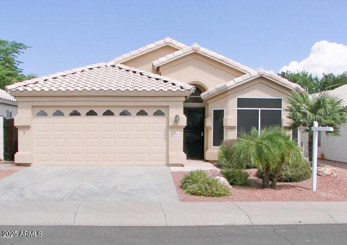 2214 E Monona Dr in Phoenix, AZ - Building Photo