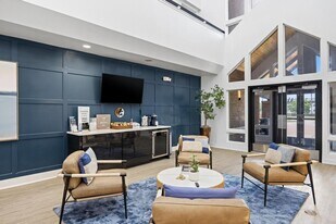 Avia Apartments on College Blvd (Overland Park) in Overland Park, KS - Building Photo