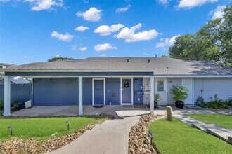 39 Lakeview Village in Montgomery, TX - Building Photo - Building Photo