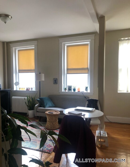 1189 Commonwealth Ave in Boston, MA - Building Photo - Building Photo