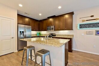 1800 Saltaire Pl in San Diego, CA - Building Photo - Building Photo