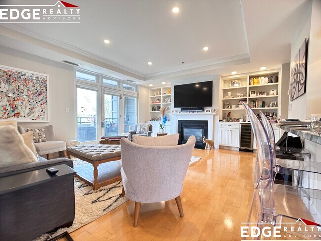 1584 Beacon St, Unit 403