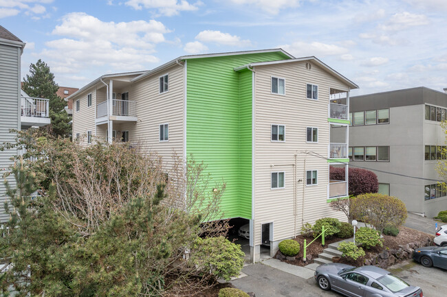 Northgate 9 Apartments in Seattle, WA - Building Photo - Building Photo