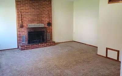 416 E Eli Ave in Chelan, WA - Foto de edificio - Building Photo