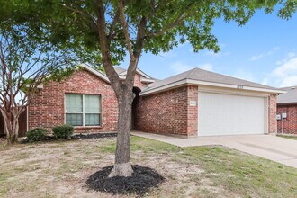 2033 Club Oak Dr in Forney, TX - Building Photo - Building Photo
