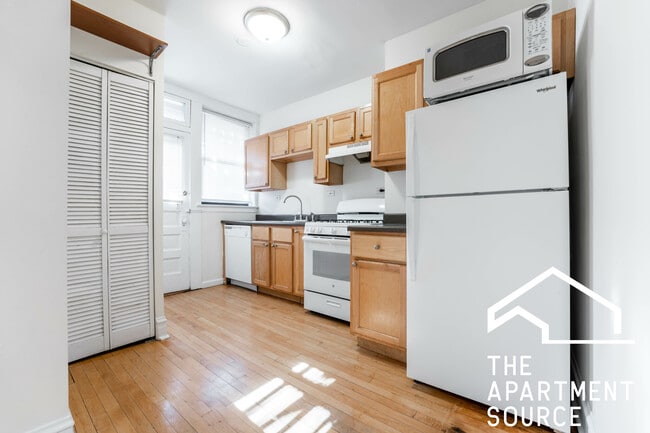 1953 W Winnemac Ave, Unit 2 in Chicago, IL - Building Photo - Building Photo