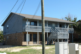 3226 Redwood Ln in Gulf Breeze, FL - Foto de edificio - Building Photo