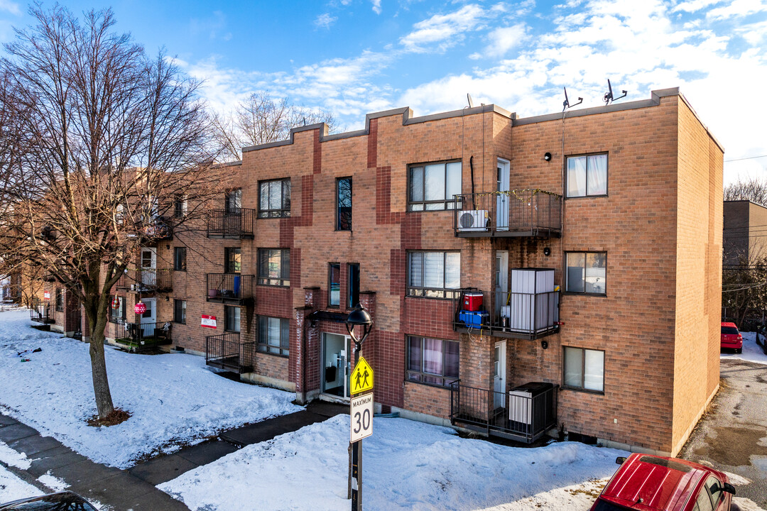 7510 André-Ampère Av in Montréal, QC - Building Photo