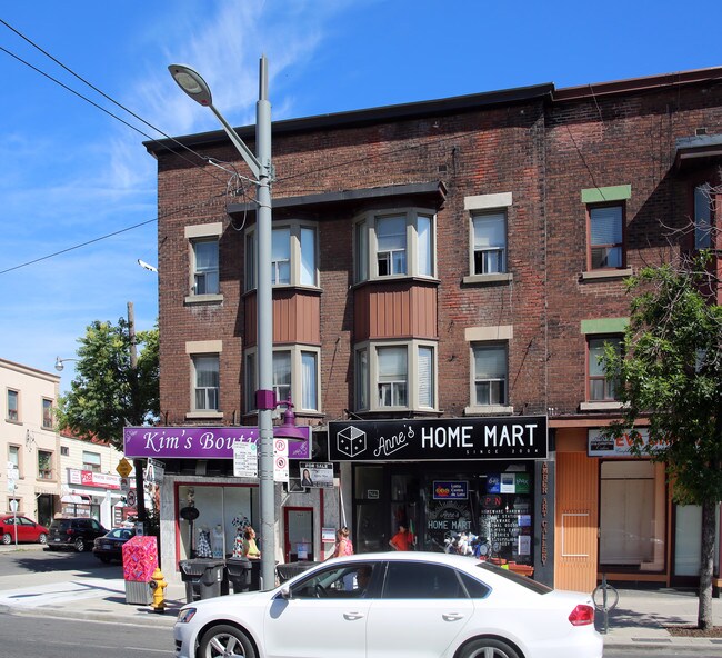 966-968 St Clair Ave W in Toronto, ON - Building Photo - Building Photo