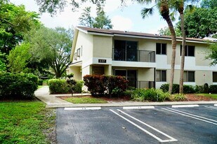 117 Gardens Dr in Pompano Beach, FL - Building Photo