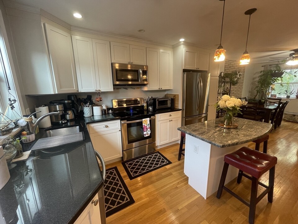 49 Snow Hill St in Boston, MA - Building Photo