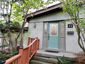 12 Thornheights Rd in Markham, ON - Building Photo - Building Photo