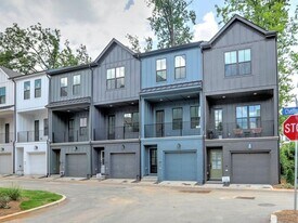 176 Chestnut Cir in Atlanta, GA - Building Photo