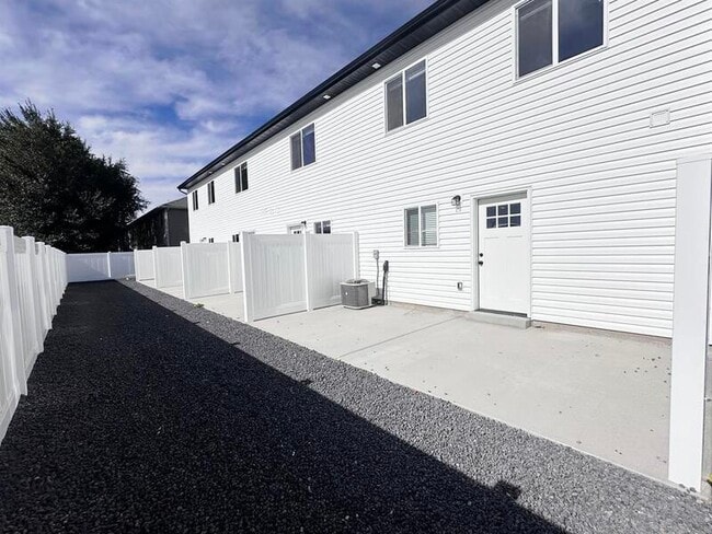 1720 E Main St in Tremonton, UT - Building Photo - Building Photo