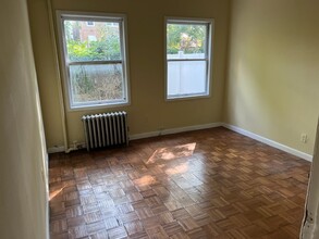 318 Danforth Ave in Jersey City, NJ - Building Photo - Building Photo