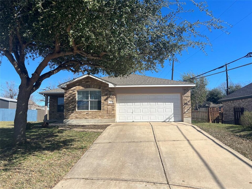 2100 Boyer Dr in Taylor, TX - Building Photo