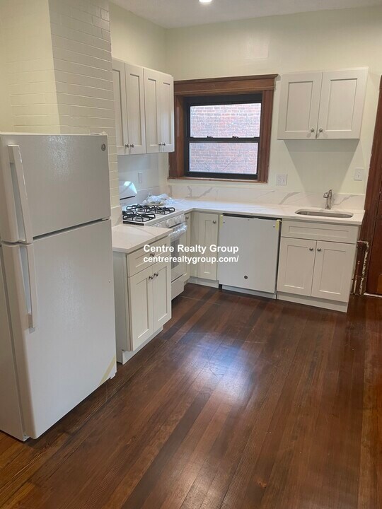 1855 Beacon St, Unit 3 in Brookline, MA - Building Photo